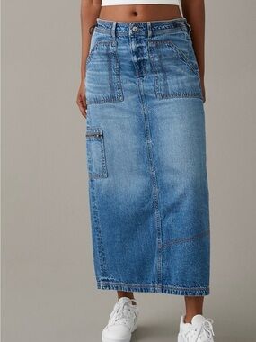American Eagle Women’s Low Rise Denim Skirt Med Wash Cargo Size 4 90s Y2K